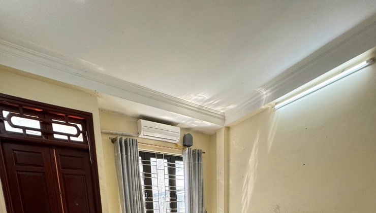 Cho thuê nhà nguyên căn phố Lương khánh Thiện, 45m x5 Tầng 5 ngủ, 15 Triệu LH 0377526803